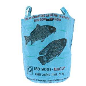Waszak van gerecyclede cementzakken - Kamali vis blauw