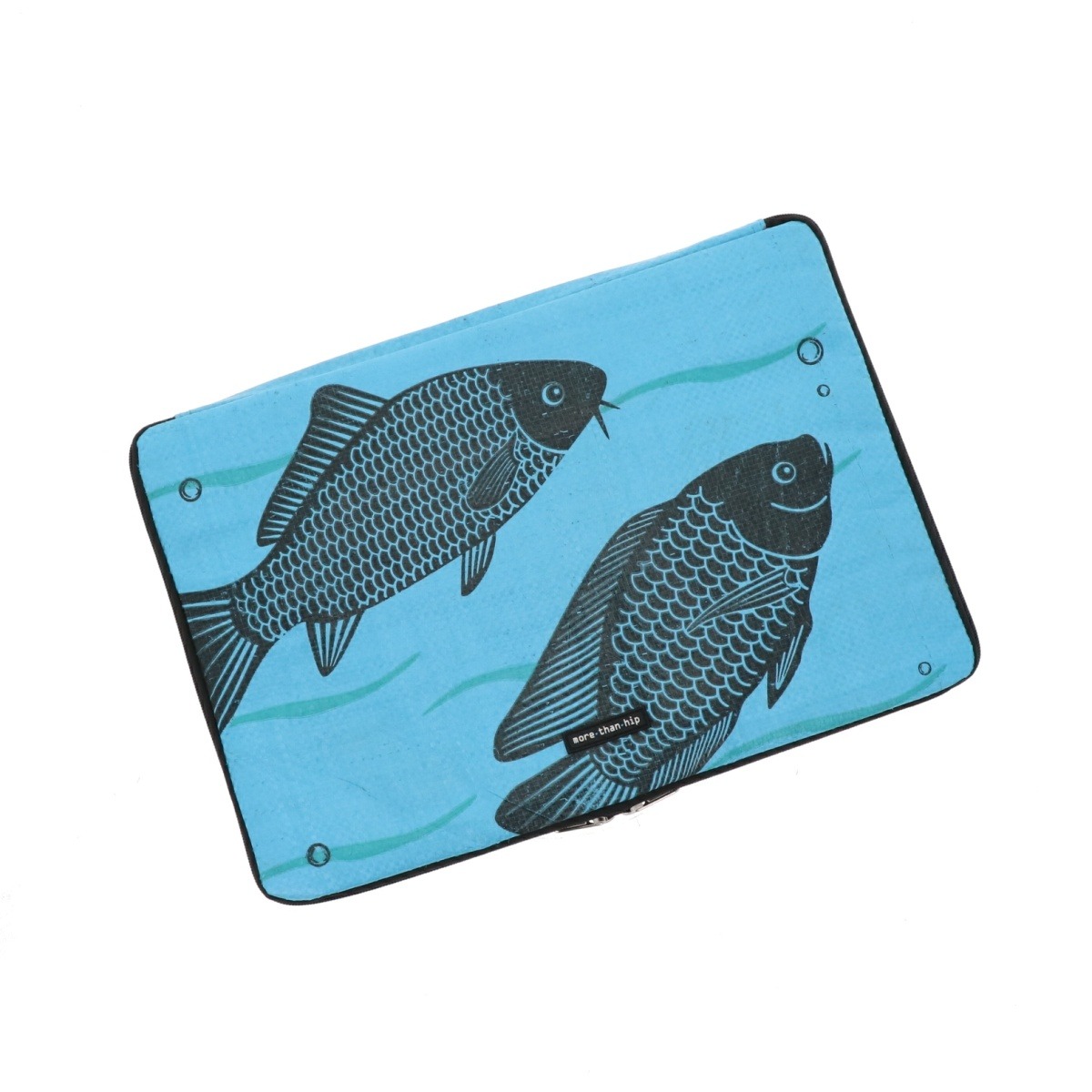 15,6 inch laptophoes van gerecyclede visvoerzakken Manoa vis blauw