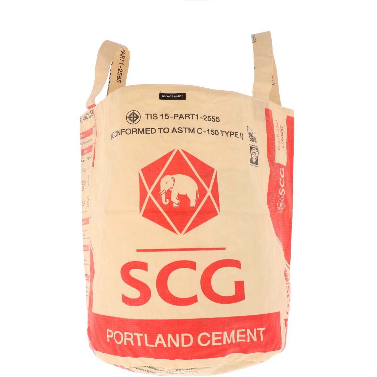 Waszak van gerecyclede cementzakken Kamali olifant