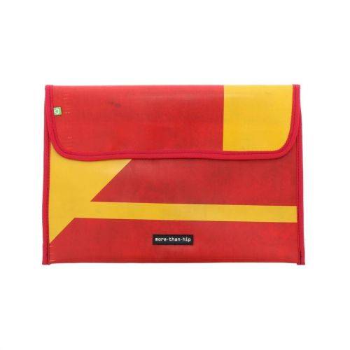 15.6 inch laptophoes gerecycled vrachtwagenzeil MoreThanHip