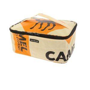 Beautycase of toilettas van gerecyclede cementzakken - Jati kameel