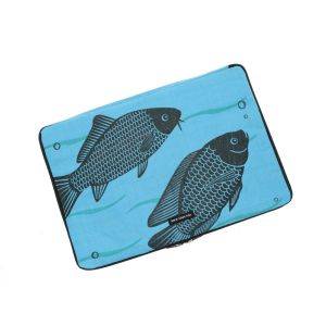 15,6 inch laptophoes van gerecyclede visvoerzakken - Manoa - vis blauw