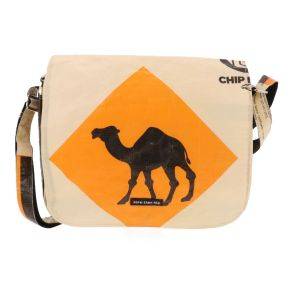 Handtas van gerecyclede cementzakken - Qinisa kameel